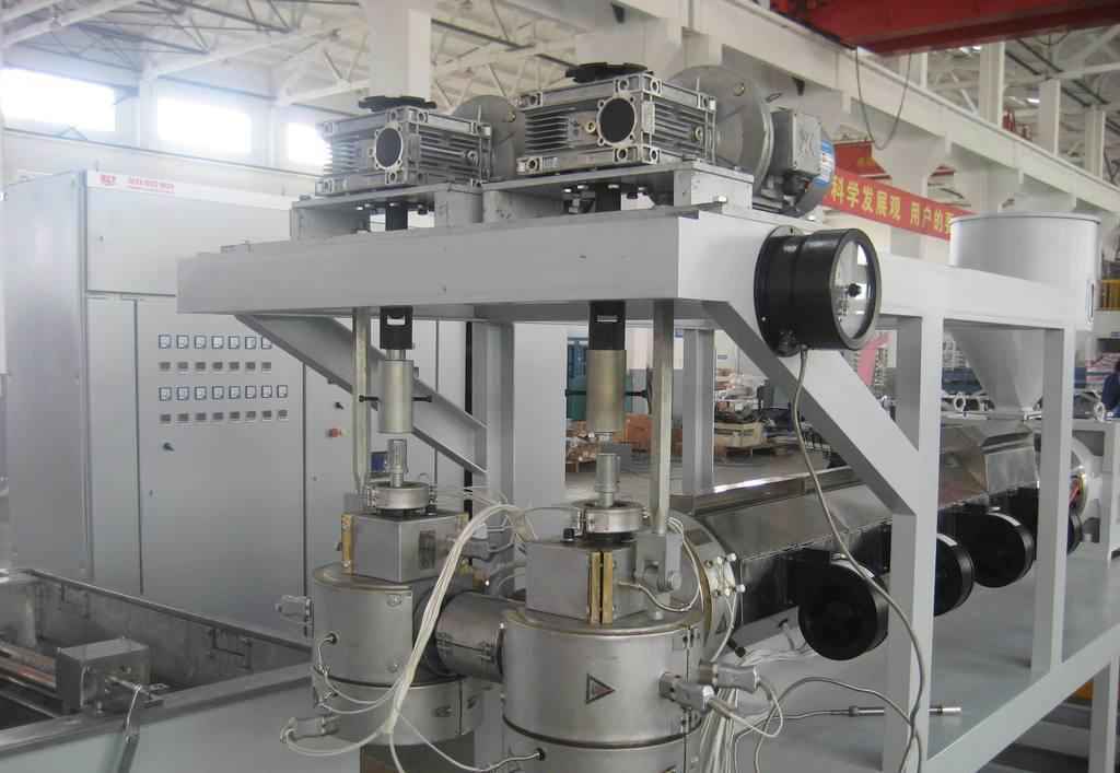 塑料拉絲機設(shè)備在保定安裝調(diào)試